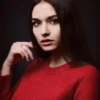 Sear customer review photo of Arzu Y. in a round portrait.